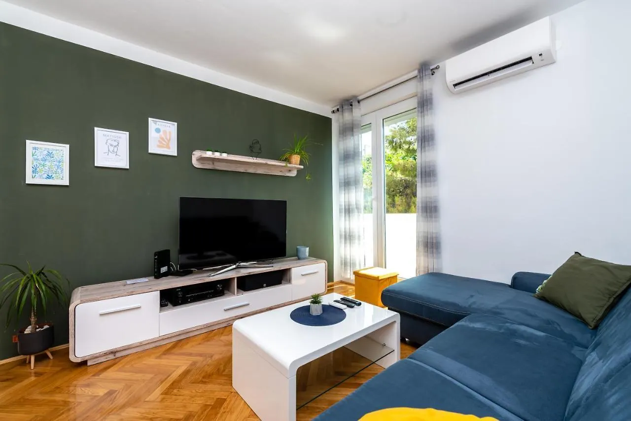 Spacious Apartment Rocky With Balcony Split