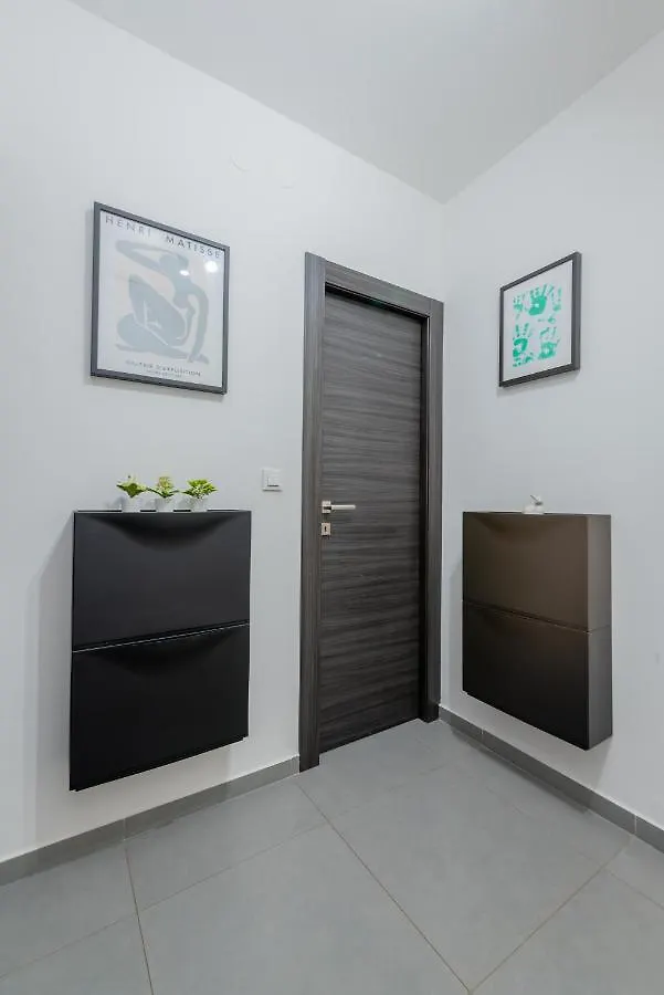 Spacious Apartment Rocky With Balcony Split 0*,